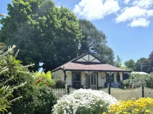 Daylesford A Very Quiet Abelia Cottage Botanical Cottage 10 Min Walk Town