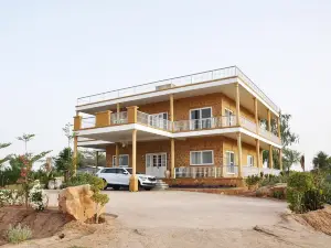 Chotsa's Farm House