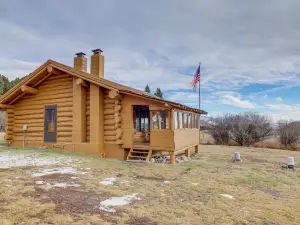 Yellowstone Cabin Getaway Near National Park