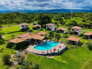 Country Hills Las Lajas