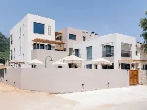 13 Keys Suites