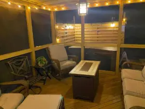 Whispering Pines Hot Tub, Porch & Waterparks