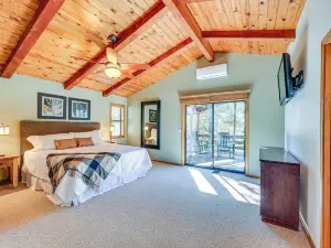 Furnished Deck + Forest Views: Pine Retreat!