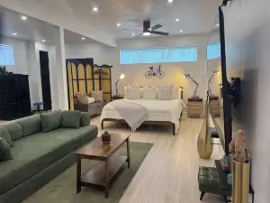 Studio Havana, Peaceful Riverside Retreat.