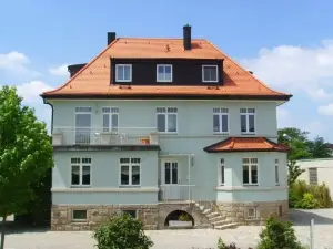 VILLA BLUM