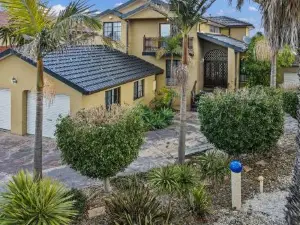 12 Mins to Mel Airport-Good Wood House