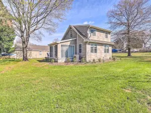 Family-Friendly Cottage, Walk to the Beach!