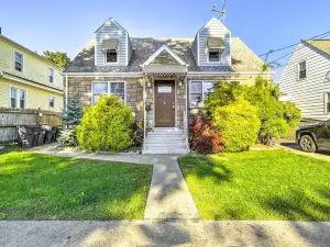 New Haven Gem w/ Private Pool, Walk to Beach!
