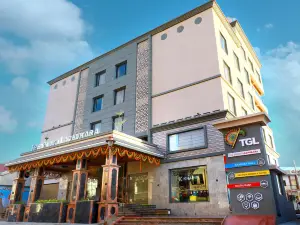 Hotel the Grand Ladhukara