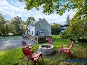 Catskill's Cozy Farmhouse Getaway