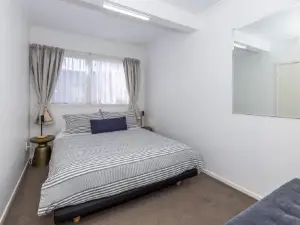 2 Bedroom Home Away from Home Near CBD & Private Parking