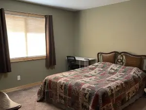 Family Cabin near many larger lakes, UTV trails, hiking, kayaking Namakogen