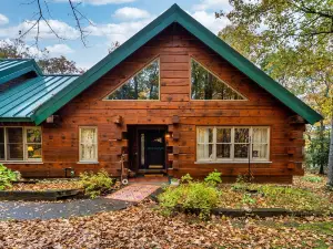 Spiderlake Retreat Log Cabin LakeHouse w/private Pier 4BR 3BA
