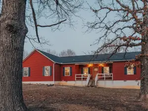 20 mins to Ponca, 20 mins to Harrison, Sleeps 10 - HOT TUB!