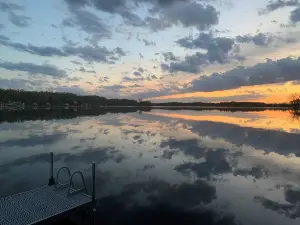 Amazing Lakefront Views, Sandy Beachfront: Relax: Recharge: Rejuvenate
