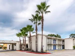 Motel 6 Cleveland, TX