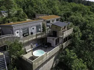 Treetop Spa Hangout & Hotel