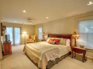 Mansion w/Game Room, Pool, 2 Hot Tubs, Theater