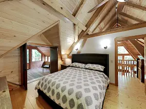 2 beautifully designed, off-the-grid homes with amazing lakefront views & access