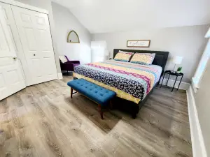Gorgeous Retreat - Firepit, Central AC, Tranquil Patio