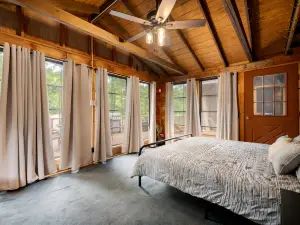 Cozy Retreat - Hot Tub, Firepit, Grill, Lake Access