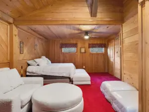 Pet-friendly 3BR Lake House Firepit + Pier