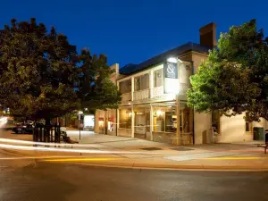 Cobb & Co Court Boutique Hotel