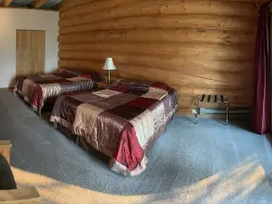 Helmcken Falls Lodge Cabin Rooms and RV Park