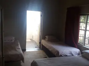 Room in Guest Room - 3 Single Bedroom in Farmhouse in Limpopo Province