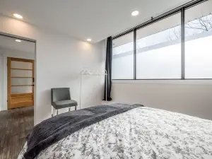 Modern Contemporary 2 Bedroom Suite