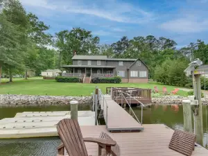 Lakefront Paradise with Private Deck and Kayaks!