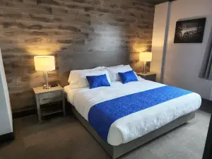 Razoolies Inn