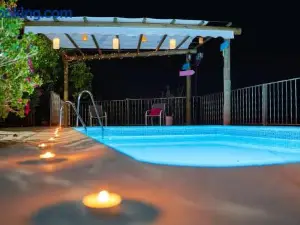 Charming House in Laroya + Jacuzzi