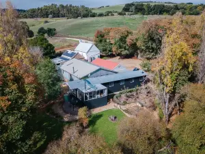 Yoho House - a luxurious farm house set in nature