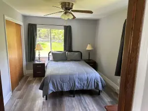 Buffalo Lake Retreat - charming lakefront 3 bedroom house-great fishing and fun