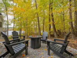Norway Chalet-Lake & Ski Retreat.  Hot tub, game room & endless adventure