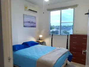 Room in Guest Room - Room in Comfortable Apartment Located on the Beach Very Close to the City