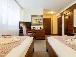 Grand Hotel Senica, Garni