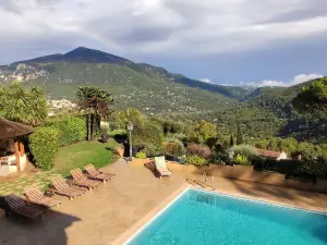 Loup Castel Boutique Hotel B&B