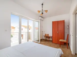 ห้องในห้องพัก - ห้องที่อบอุ่นใกล้ชายหาด D