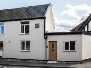 Beach Breeze Cottage - 3 Bed