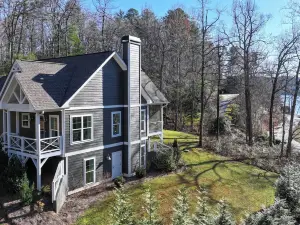 Scenic 4BR 2BA Lake Burton Home