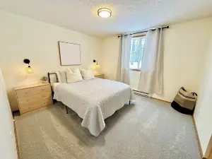 NEW - Great Location - Family Friendly - Garage - Spacious