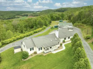 23 Acres Farmhouse Hideaway in Coudersport