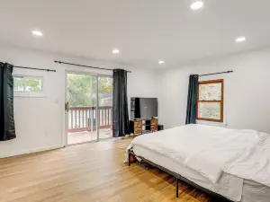 Updated Getaway w/ Sauna & Yard in Bloomsbury!