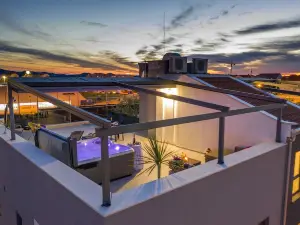 Luxury Majpruz Suites