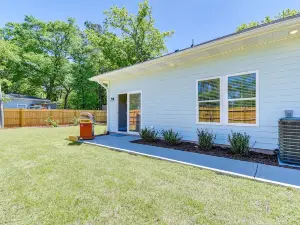 Charming Ocean Isle Beach Home ~ 1 Mi to Beach!