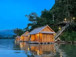 Nongkhiaw the Float House