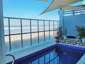CASA DE LEON Private Beach House with Indoor Pool