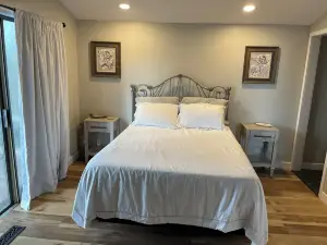 Waterfront Lake Cottage